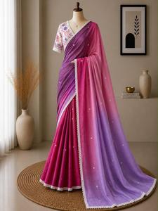 Sari en tissu de lin à rembourrage doux avec travail de miroir sur le corps et bordure brodée blanche, et magnifique chemisier imprimé assorti. - Product Image 4