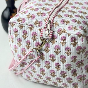 Floral Pattern <b>Duffel</b> <b>Bag</b> With Zipper Closure Portable Travel Weekender <b>Bag</b> Pink And White Textile Design - Product Image 5
