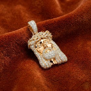 Colgante de Moissanita con Diseño de Corona Dorada, Collar de Moda Hip Hop Personalizado, Joyería de Lujo con Brillo Intenso - Product Image 1