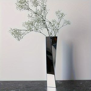 Vase floral en métal artisanal avec texture unique, parfait pour les fleurs fraîches et les branches décoratives - Product Image 3