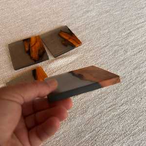 Sous-verres en bois d'acacia faits à la main avec résine époxy, ensemble de supports en bois - Product Image 3