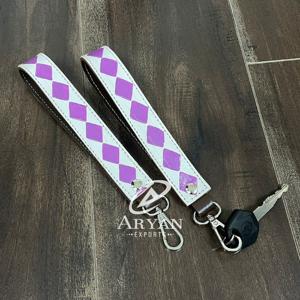 Porte-clés tendance style western en cuir de vachette fait main avec motif à carreaux, cordon artisanal, porte-clés unisexe - Product Image 1