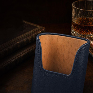 Estuche de viaje premium para cigarros de cuero con cortador integrado y construcción de lujo para un almacenamiento seguro. - Product Image 4