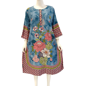 Robe décontractée pour femmes, manches 3/4, longueur genou, confortable à porter au quotidien par Chrysanta - Product Image 1