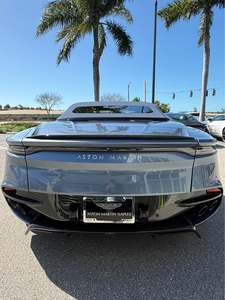 DBS SUPERLEGGERA VOLANT 2022 d'occasion, voiture de sport convertible de luxe alliant puissance et élégance - Product Image 2