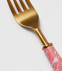 Ensemble de couverts Glam Pink Marble Handle Gold, fourchette, couteau, cuillère, cuillère à café, compatible lave-vaisselle, pour usage en cuisine - Product Image 2