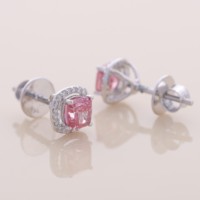 Boucles d'oreilles halo en or 18 carats avec diamant rose taille coussin cultivé en laboratoire certifié IGI – Luxe et élégance