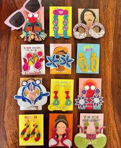 Pendientes de cuentas personalizables con logotipo bordado, diseño festivo artesanal para Navidad - Product Image 1