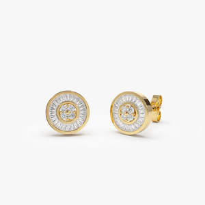 Hermosos Pendientes de Oro de 14k con Moissanita Baguette en Engaste de Canal, Pendientes Pequeños de Oro Puro Sólido en Forma de Disco de 14K - Product Image 1