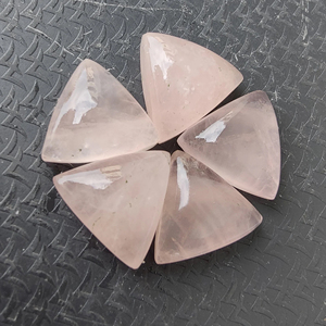 Cabujón de Cuarzo Rosa Natural en Forma de Triángulo, Piedra Suelta Calibrada para Joyería - Product Image 6