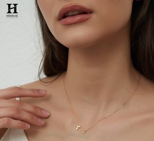 ผู้ผลิตเครื่องประดับสั่งทำพิเศษ สร้อยคอรูปดอกทิวลิปทอง 14k ประดับเพชร สำหรับขายส่ง - Product Image 4