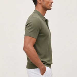 Polo pour homme offrant un confort respirant, une construction légère et une qualité supérieure pour les réunions de bureau, les voyages et les week-ends. - Product Image 4