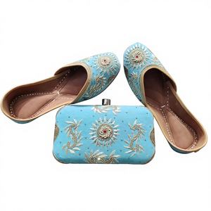 Calzado Tradicional Femenino BS International, Zapatos de Cuero Genuino Impermeables con Bordado, Bolso de Mano Hecho a Mano a Juego - Product Image 2