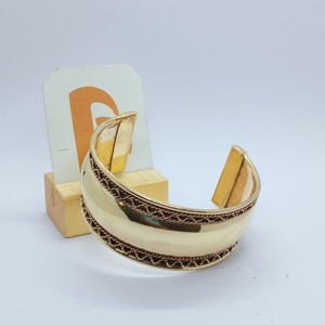 Gold Plated Cuff Bracelet With Braided Edge Design Unisex Classic Style Alloy Jewelry - Product Image 3