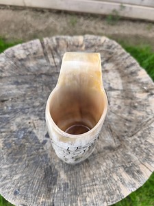 Jarra Vikinga de Cuerno de Lujo, Ecológica, Hecha a Mano con Materiales Orgánicos para Hidromiel, Cerveza Ale, Festivales Modernos de Navidad - Product Image 5