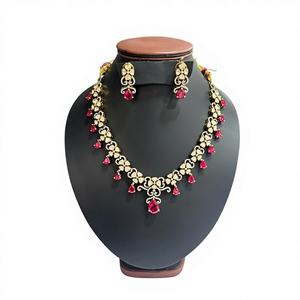 Parure de bijoux indiens de mariage de créateur, collier et boucles d'oreilles Kundan Polki en or rouge rubis, disponibles en OR/ARGENT/BRASS - Product Image 1