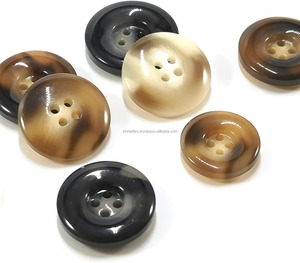 Grand luxe 15mm 18mm 30mm, boutons en résine de bois multi-trous naturels gravés au laser pour vêtements à 4 trous - Product Image 3