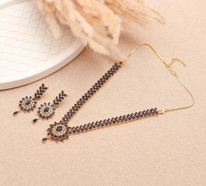 Conjunto de Collar con Gema de Zafiro Azul, Chapado en Oro de 22K, Estilo Colgante de Latón, Corte Marquesa Ovalado, Elegante Conjunto de Collar para Novia - Product Image 1