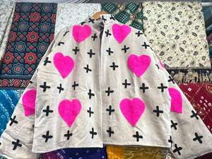 Veste réversible matelassée en velours à motif cœur, broderie main cœur et croix, style bohème, manteau d'hiver en coton écologique - Product Image 5