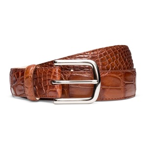 Ceinture en cuir grain croco faite à la main avec surpiqûres sur les bords de Divine International - Product Image 1