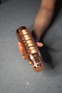 Bouteille d'eau en cuivre ayurvédique martelée pour l'hydratation, le bien-être naturel, la consommation quotidienne, le yoga et la vie saine - Product Image 5