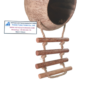 Abri pour oiseaux en coquille de noix de coco naturelle avec perchoir en bois, jouet écologique pour oiseaux fabriqué au Vietnam - Product Image 4