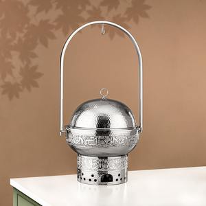 Calentador de Comida de Lujo Dorado con Efecto Martillado y Caligrafía Árabe en Relieve, con Tapa Colgante y Soporte Alto para Banquetes de Boda - Product Image 4