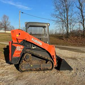 Venta al por mayor de la cargadora compacta sobre orugas Kubota SVL75 2 con sistema hidráulico avanzado para excavación, nivelación y agricultura. - Product Image 2