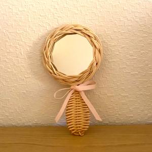 Miroir à main portable en osier naturel en forme de coeur pour enfants miroirs à main compacts en rotin pour bébés enfants - Product Image 2