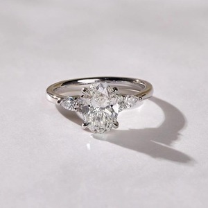 Bague en diamant de bonne qualité pour femme, bijou de fiançailles classique, bague de mariée étincelante pour demande en mariage, anniversaire, en vente - Product Image 2