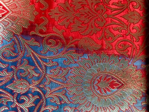 Tissu brocart de qualité supérieure avec un toucher zari et un jacquard métallique - Product Image 2