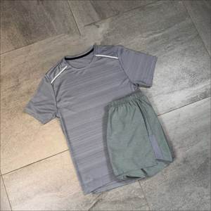 Conjunto Deportivo de 2 Piezas para Hombre, Transpirable, de Secado Rápido, Elástico, con Estampado por Transferencia de Calor, Camiseta de 220g y Pantalones Cortos para Correr, Entrenamiento, Fitness, Verano - Product Image 4