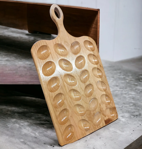Plateau à œufs en bois sculpté à la main avec poignée pour œufs à la crème - Product Image 1