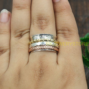 Bague tournante multi-métaux faite à la main en argent sterling 925, bague de méditation large texturée, bijou bohème tendance pour femmes et hommes - Product Image 4