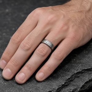 Anillo de Compromiso de Acero de Damasco Hecho a Mano Black Smith 1987, 8mm, Unisex, Diseño de Constelación Personalizado, Estilo Clásico, Acero Inoxidable - Product Image 3