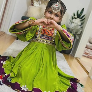 Vestido Étnico Infantil de Algodón Bordado Verde, Traje Tradicional Indio de Manga Larga para Todas las Temporadas - Product Image 1