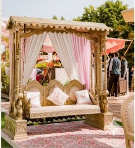 Columpio para ceremonia Haldi al aire libre, decoración para fiesta en la piscina, escenario para ceremonia Sangeet al aire libre, Jhula dorada, columpio temático de jardín magnífico, EE. UU. - Product Image 3