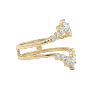 แหวนแต่งงานแบบซ้อนกัน ดีไซน์เชฟรอนโค้ง ทำจากทองคำแท้ 18K ประดับเพชรทรงมาร์คีส์และทรงกลมจากแล็บ พร้อมเพชร DEF Color VS VVS Clarity - Product Image 4