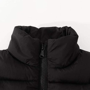 Chaleco Acolchado Impermeable de Lona para Mujer, Estilo Urbano, con Capucha, Cierre Frontal, Logotipo Personalizado y Diseño sin Mangas - Product Image 5
