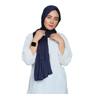 Écharpes pour femmes - Hijab classique en jersey modal, châle extensible en coton doux, long foulard en jersey pour femmes musulmanes, hijab uni à enrouler sur la tête - Product Image 3