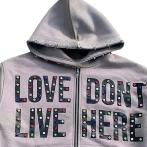 เสื้อฮู้ดซิปผู้ชายสีเทา ประดับเพชร ปักข้อความตามสั่ง สไตล์สตรีทแวร์ ผ้าฟลีซ ขายส่ง LOVE DONT LIVE HERE แฟชั่น - Product Image 3