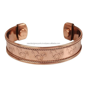 Bracelet magnétique minimaliste en cuivre pour la thérapie quotidienne, symbole cheval gravé - Product Image 5