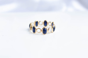 Anillo de Eternidad con Zafiro Azul Natural y Piedra Lunar en Oro Amarillo Sólido de 18K, con Cabujón Ovalado y Bisel de Piedras Preciosas, Piedra de Nacimiento de Septiembre - Product Image 6