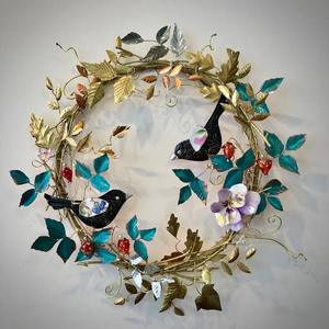 Corona romántica de metal hecha a mano con pájaros, flores y hojas, corona decorativa redonda para el día de San Valentín sin iluminación - Product Image 1
