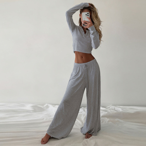 Ensemble de survêtements personnalisés pour femmes : pantalon de jogging et sweat à capuche, tenue décontractée de haute qualité, deux pièces avec poches latérales robustes - Product Image 3