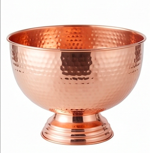 Grand bol à nourriture en cuivre poli avec cuillère, ustensiles de cuisine, outils de cuisson, articles pour hôtels, restaurants et fêtes. - Product Image 1