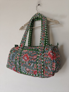 Sac de voyage matelassé en coton à imprimé floral vert, fermeture éclair, doubles poignées |   Sac de week-end unisexe léger 20-35L - Product Image 4