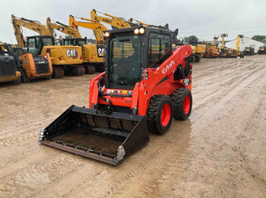 Chargeuse compacte sur pneus Kubota SSV65 d'occasion avec godet pour la construction, l'agriculture et la manutention de matériaux - Product Image 2