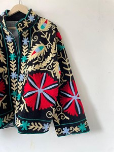 Chaqueta Suzani de Terciopelo Negro Premium con Bordado Floral, Manga Larga, Cuello Alto, Estilo Bohemio, Ropa de Abrigo Otoñal para Mujer - Product Image 3