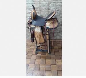 Silla de montar profesional de cuero genuino para caballo, estilo Western y inglés, con armazón de madera - Product Image 1